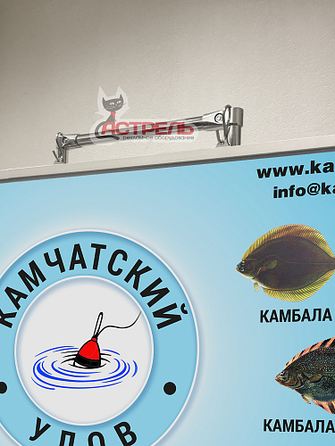 Баннер с защелкивающимся профилем на опоре из джокерной конструкции Баннер с защелкивающимся профилем на опоре из джокерной конструкции фото