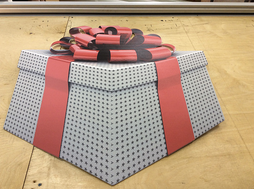 Изделия из пластика с резкой по контуру Изделия из пластика с резкой по контуру фото