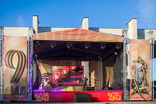 Баннеры на баннерной сетке Баннеры на баннерной сетке фото